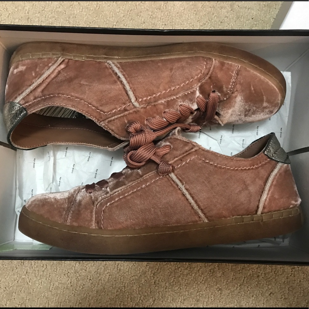 Dolce vita velvet sneakers with gum sole